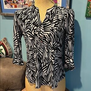 Ava & Grace Black and White Abstract Blouse